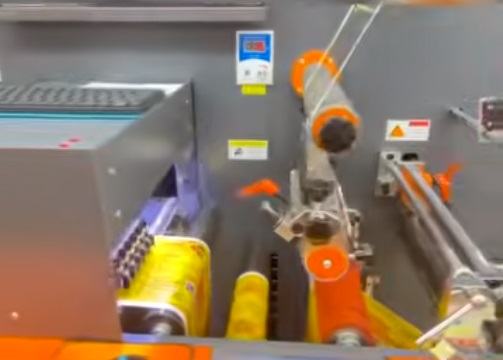 Xinsen Packaging はカスタム粘着ラベルの注文に対応するためにフル稼働しています